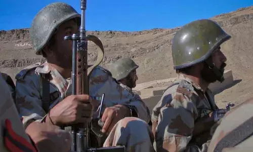 हवाई क्षेत्र उल्लंघन के बाद अफगान बलों ने पाक चौकियों पर हमला किया