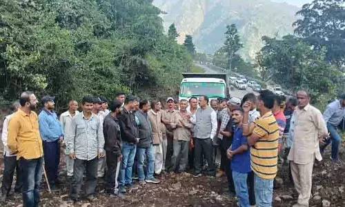 Himachal के उद्योग मंत्री ने शिलाई क्षेत्र में सड़क निर्माण कार्यों का निरीक्षण किया Himachal के उद्योग मंत्री ने शिलाई क्षेत्र में सड़क निर्माण कार्यों का निरीक्षण किया