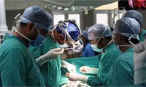 Agra:62 साल की महिला के पेट से निकला बालों का गुच्छा Agra:62 साल की महिला के पेट से निकला बालों का गुच्छा