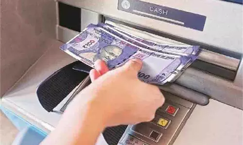 Dehradun : Axis bank के एटीएम से निकाला कैश, पुलिस ने किया गैंग का भंडाफोड़ Dehradun : Axis bank के एटीएम से निकाला कैश, पुलिस ने किया गैंग का भंडाफोड़