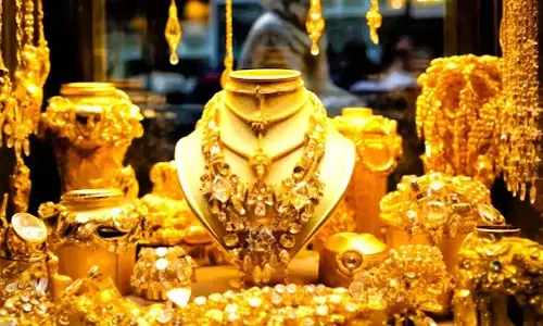 सोने की कीमतों में कितना हुआ बदलाव? भाव के बारे में सटीक जानकारी सोने की कीमतों में कितना हुआ बदलाव? भाव के बारे में सटीक जानकारी
