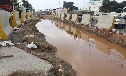 धीमी गति से काम: 1 किमी यातायात में लगते हैं 2 घंटे