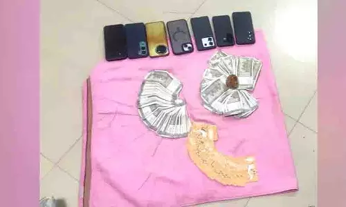 Kukatpally police ने हॉस्टल में जुआ खेलते हुए सात लोग गिरफ्तार, 97,370 रुपये जब्त किए Kukatpally police ने हॉस्टल में जुआ खेलते हुए सात लोग गिरफ्तार, 97,370 रुपये जब्त किए