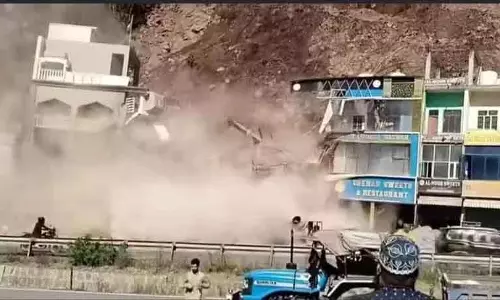 उधमपुर में नरसू-समरोली भूस्खलन से होटल समेत कई इमारतें ढहीं