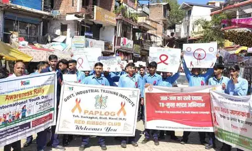 HIV/AIDS जागरूकता शिविर स्वस्थ जीवन को बढ़ावा देता है