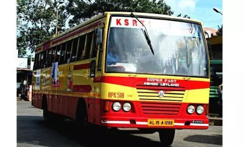 KSRTC बस में छात्रा का यौन उत्पीड़न, कंडक्टर गिरफ्तार KSRTC बस में छात्रा का यौन उत्पीड़न, कंडक्टर गिरफ्तार