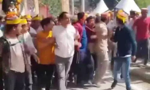 Himachal: तहसीलदार से मारपीट मामले में एक गिरफ्तार Himachal: तहसीलदार से मारपीट मामले में एक गिरफ्तार