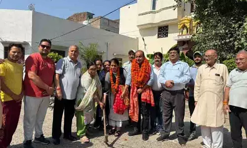 कांग्रेस पार्षद Uma Beri ने सेंट्रल टाउन में सड़क निर्माण कार्य का शुभारंभ किया