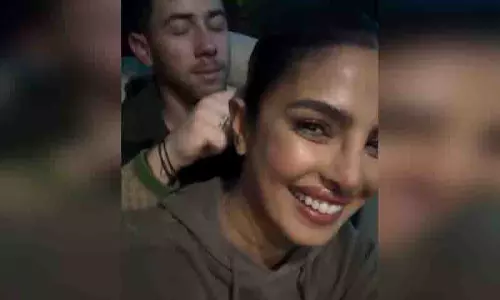 Nick Jonas अपनी पत्नी प्रियंका चोपड़ा के लिए हेयरड्रेसर बने