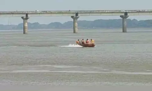 Cuttack: काठजोड़ी नदी में दो नाबालिग लड़के लापता Cuttack: काठजोड़ी नदी में दो नाबालिग लड़के लापता