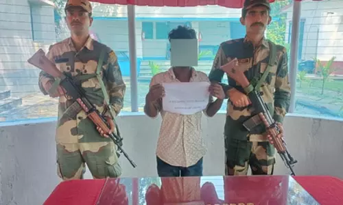 भारत-बांग्लादेश बॉर्डर पर BSF ने 2.82 करोड़ रुपए के सोने के साथ तस्कर को पकड़ा