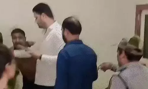 प्रमोशन देने का समय आया तो महिला बाउंसरों से पिटवाया, पीड़ित कर्मचारी का आरोप