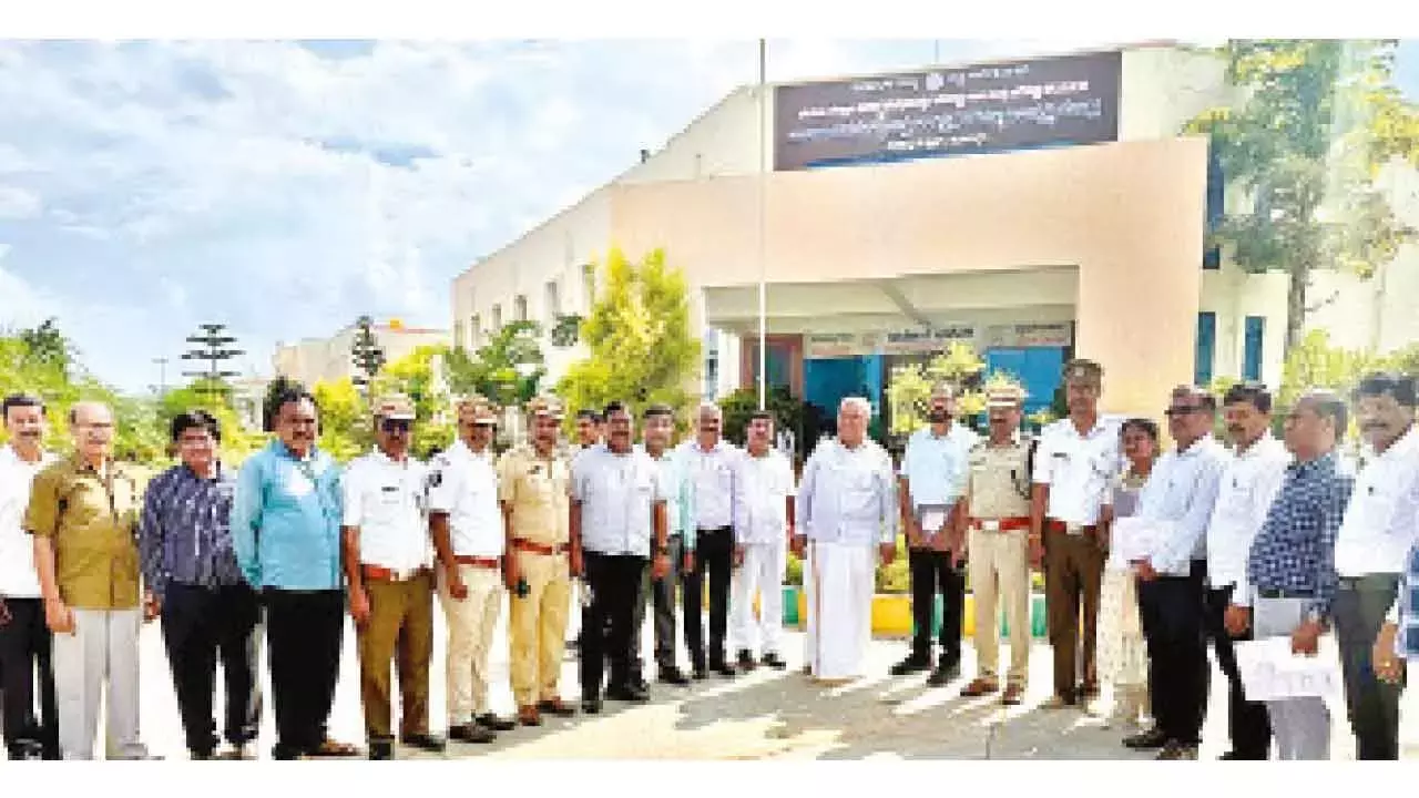 karnataka: परिवहन मंत्री ने चन्नगिरी के पास नए बस डिपो का उद्घाटन किया karnataka: परिवहन मंत्री ने चन्नगिरी के पास नए बस डिपो का उद्घाटन किया