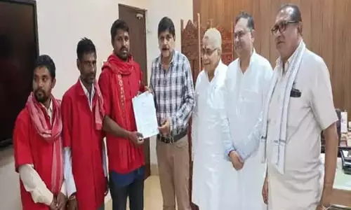 रायपुर स्टेशन के कुलियों ने समाप्त किया प्रदर्शन