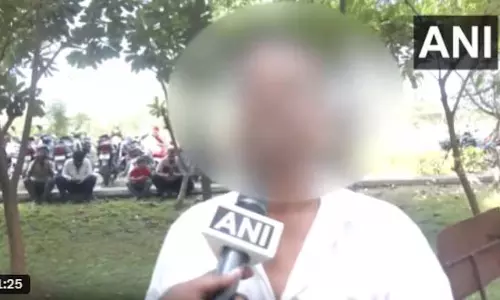 Durgapur सामूहिक बलात्कार पीड़िता के पिता ने पीड़िता को ओडिशा स्थानांतरित करने का आग्रह किया Durgapur सामूहिक बलात्कार पीड़िता के पिता ने पीड़िता को ओडिशा स्थानांतरित करने का आग्रह किया