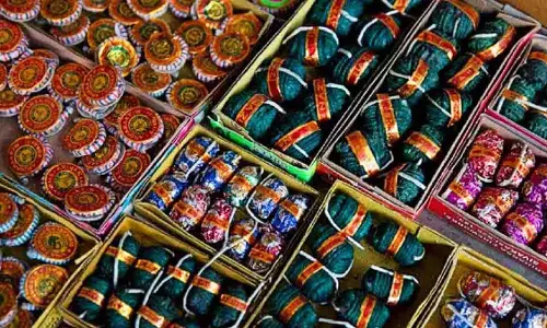 Kurali में 50 अवैध पटाखा दुकानें सील