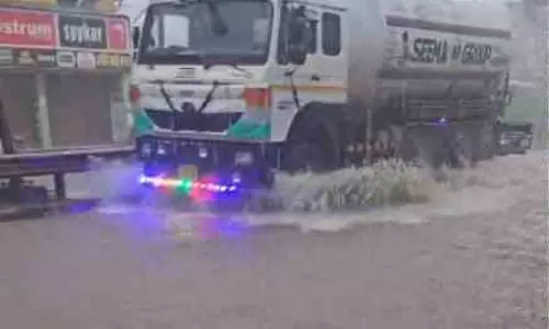 कांकेर में हुई भारी बारिश, नेशनल हाईवे जलमग्न कांकेर में हुई भारी बारिश, नेशनल हाईवे जलमग्न