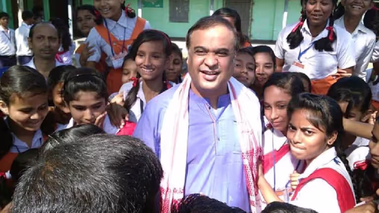 हिमंत बिस्वा सरमा ने लड़कियों के लिए समान अवसरों के प्रति Assam सरकार की प्रतिबद्धता दोहराई हिमंत बिस्वा सरमा ने लड़कियों के लिए समान अवसरों के प्रति Assam सरकार की प्रतिबद्धता दोहराई