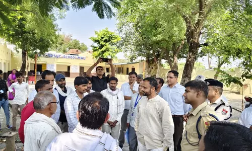 Baran: जिला निर्वाचन अधिकारी और पुलिस अधीक्षक ने मांगरोल केंद्रों का दौरा