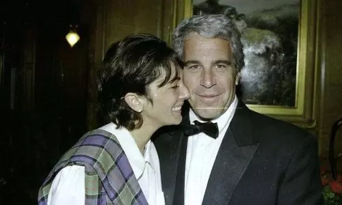 Epstein की सहयोगी गिस्लेन मैक्सवेल कैसे कम सुरक्षा वाले अमेरिकी शिविर में पहुंचीं? Epstein की सहयोगी गिस्लेन मैक्सवेल कैसे कम सुरक्षा वाले अमेरिकी शिविर में पहुंचीं?