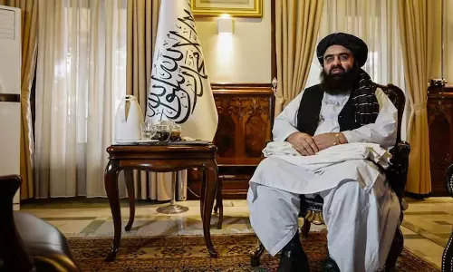 Muttaqi ने दिल्ली प्रेस कॉन्फ्रेंस में महिला पत्रकारों की अनुपस्थिति पर बात की Muttaqi ने दिल्ली प्रेस कॉन्फ्रेंस में महिला पत्रकारों की अनुपस्थिति पर बात की