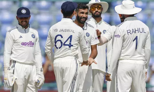 2nd Test: कुलदीप यादव की शानदार गेंदबाजी, टीम इंडिया ने बढ़ाया दबदबा 2nd Test: कुलदीप यादव की शानदार गेंदबाजी, टीम इंडिया ने बढ़ाया दबदबा