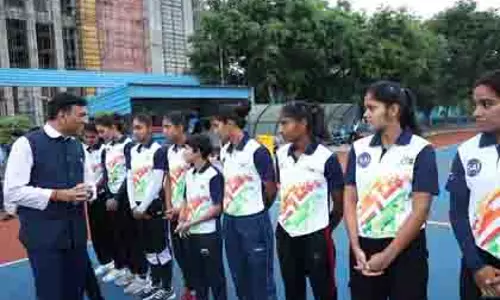 केंद्रीय मंत्री मंडाविया ने खेल पारिस्थितिकी तंत्र के लिए कोचों की सराहना की केंद्रीय मंत्री मंडाविया ने खेल पारिस्थितिकी तंत्र के लिए कोचों की सराहना की