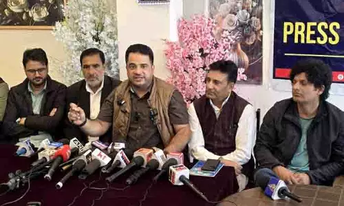 AIP ने एनसी के नेतृत्व वाली सरकार पर ‘पूर्ण आत्मसमर्पण’ का आरोप लगाया AIP ने एनसी के नेतृत्व वाली सरकार पर ‘पूर्ण आत्मसमर्पण’ का आरोप लगाया