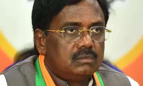 मंत्री अदलुरी मुझसे इतनी ईर्ष्या क्यों करते हैं..? : मंत्री Vivek