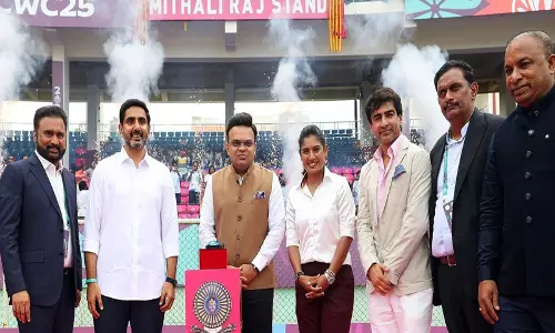 विशाखापत्तनम के ACA-VDCA स्टेडियम में मिताली राज स्टैंड और रावी कल्पना गेट का उद्घाटन किया गया विशाखापत्तनम के ACA-VDCA स्टेडियम में मिताली राज स्टैंड और रावी कल्पना गेट का उद्घाटन किया गया