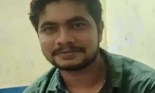 CG: युवक ने ट्रेन के आगे कूदकर की खुदकुशी, शरीर के टुकड़े रेलवे ट्रैक पर मिले CG: युवक ने ट्रेन के आगे कूदकर की खुदकुशी, शरीर के टुकड़े रेलवे ट्रैक पर मिले