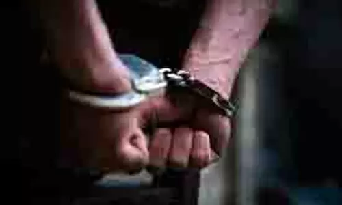 Lucknow: दलित लड़की से सामूहिक बलात्कार मामले में 2 गिरफ्तार, 3 फरार Lucknow: दलित लड़की से सामूहिक बलात्कार मामले में 2 गिरफ्तार, 3 फरार