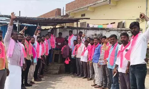 BRS पार्टी के तत्वावधान में कांग्रेस बकाया कार्ड का वितरण