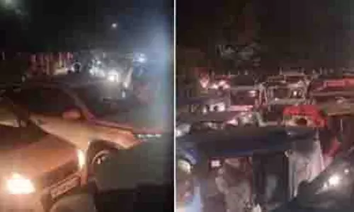 Greater Noida: सेक्टर अल्फा 2 और लेबर चौक के पास भारी ट्रैफिक जाम Greater Noida: सेक्टर अल्फा 2 और लेबर चौक के पास भारी ट्रैफिक जाम