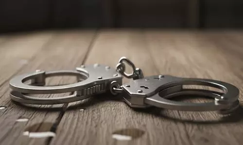 नाबालिग से बलात्कार, यूट्यूबर पिता-पुत्र गिरफ्तार नाबालिग से बलात्कार, यूट्यूबर पिता-पुत्र गिरफ्तार