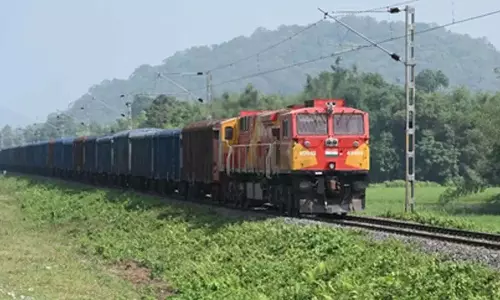NFR की ट्रेनों ने फ्रीट में रिकॉर्ड बढ़ोतरी, नागालैंड के मोलवॉम स्टेशन से हुई शुरूआत NFR की ट्रेनों ने फ्रीट में रिकॉर्ड बढ़ोतरी, नागालैंड के मोलवॉम स्टेशन से हुई शुरूआत