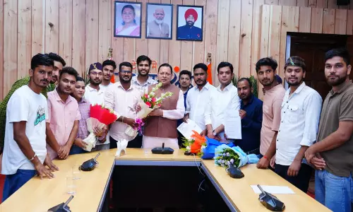 उत्तराखंड के CM धामी ने भर्ती परीक्षाओं में नकल के प्रति शून्य सहिष्णुता का दिया आश्वासन उत्तराखंड के CM धामी ने भर्ती परीक्षाओं में नकल के प्रति शून्य सहिष्णुता का दिया आश्वासन