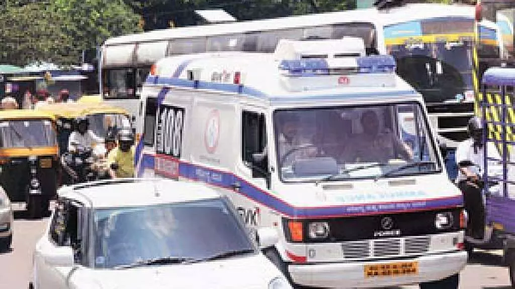 Tamil Nadu: आप सभी आपातकालीन सहायता के लिए 108 पर कॉल कर सकते है Tamil Nadu: आप सभी आपातकालीन सहायता के लिए 108 पर कॉल कर सकते है