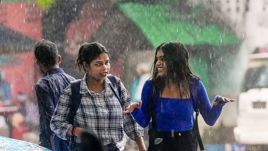 Tamil Nadu में 18 अक्टूबर तक भारी बारिश की संभावना Tamil Nadu में 18 अक्टूबर तक भारी बारिश की संभावना