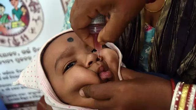 पोलियो शिविर: 7.82 लाख बच्चों को खुराक पिलाई गई पोलियो शिविर: 7.82 लाख बच्चों को खुराक पिलाई गई