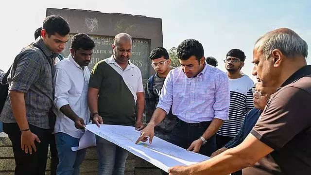 लालबाग की 6 इंच जमीन नहीं छीनने देंगे: सुरंग मार्ग के लिए भूगर्भीय रिपोर्ट जरूरी; Tejasvi Surya लालबाग की 6 इंच जमीन नहीं छीनने देंगे: सुरंग मार्ग के लिए भूगर्भीय रिपोर्ट जरूरी; Tejasvi Surya