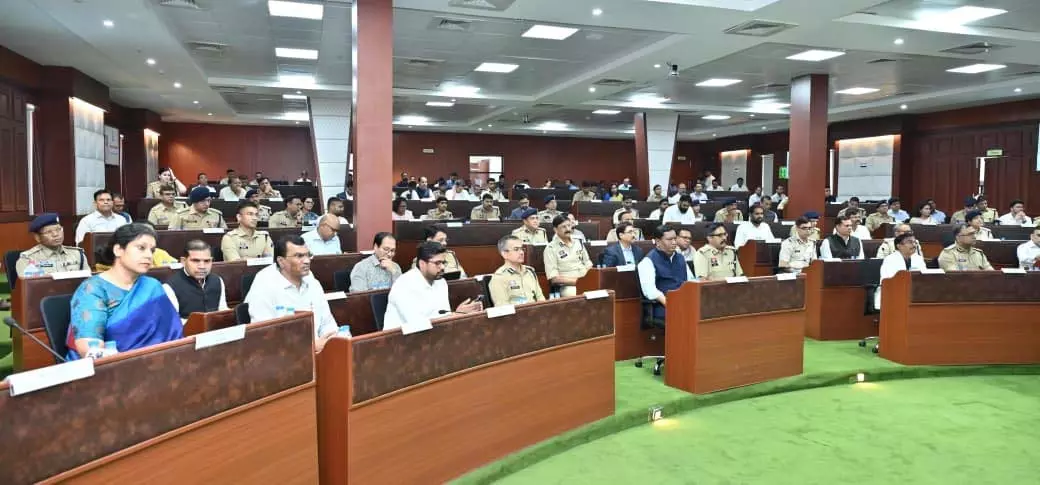 CM साय का सभी एसपी को निर्देश, महिला-किशोरी से जुड़े आपराधिक मामलों में संवेदनशीलता और तत्परता के साथ हो कार्रवाई CM साय का सभी एसपी को निर्देश, महिला-किशोरी से जुड़े आपराधिक मामलों में संवेदनशीलता और तत्परता के साथ हो कार्रवाई