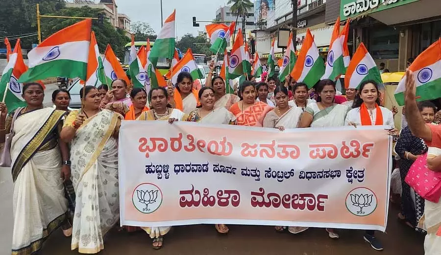 भाजपा महिला मोर्चा ने NCW से कर्नाटक का दौरा करने का आग्रह किया भाजपा महिला मोर्चा ने NCW से कर्नाटक का दौरा करने का आग्रह किया