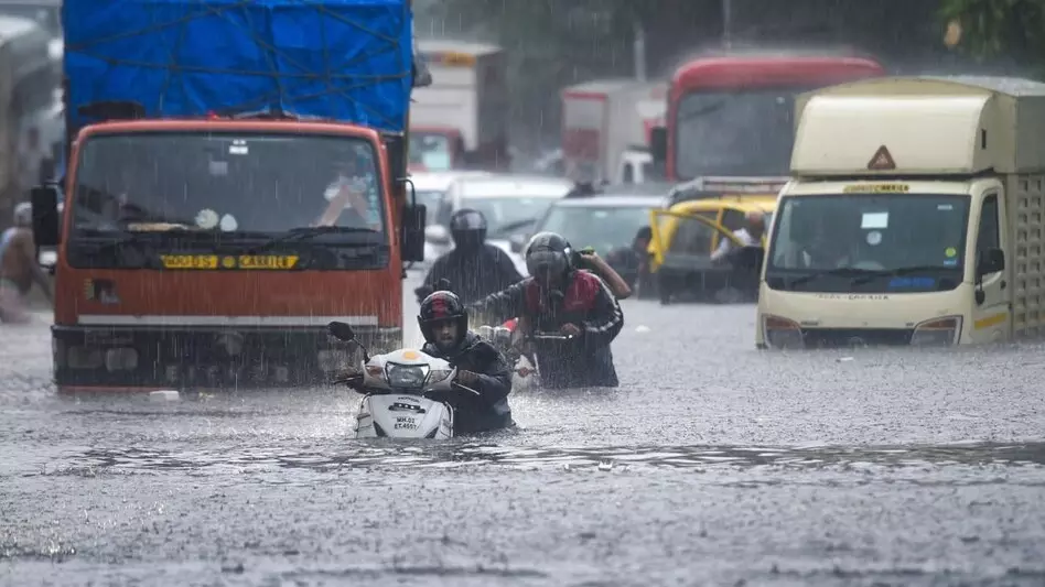 Mumbai: 15 अक्टूबर से महाराष्ट्र में आ सकती है बारिश, मौसम विभाग ने किया अलर्ट Mumbai: 15 अक्टूबर से महाराष्ट्र में आ सकती है बारिश, मौसम विभाग ने किया अलर्ट