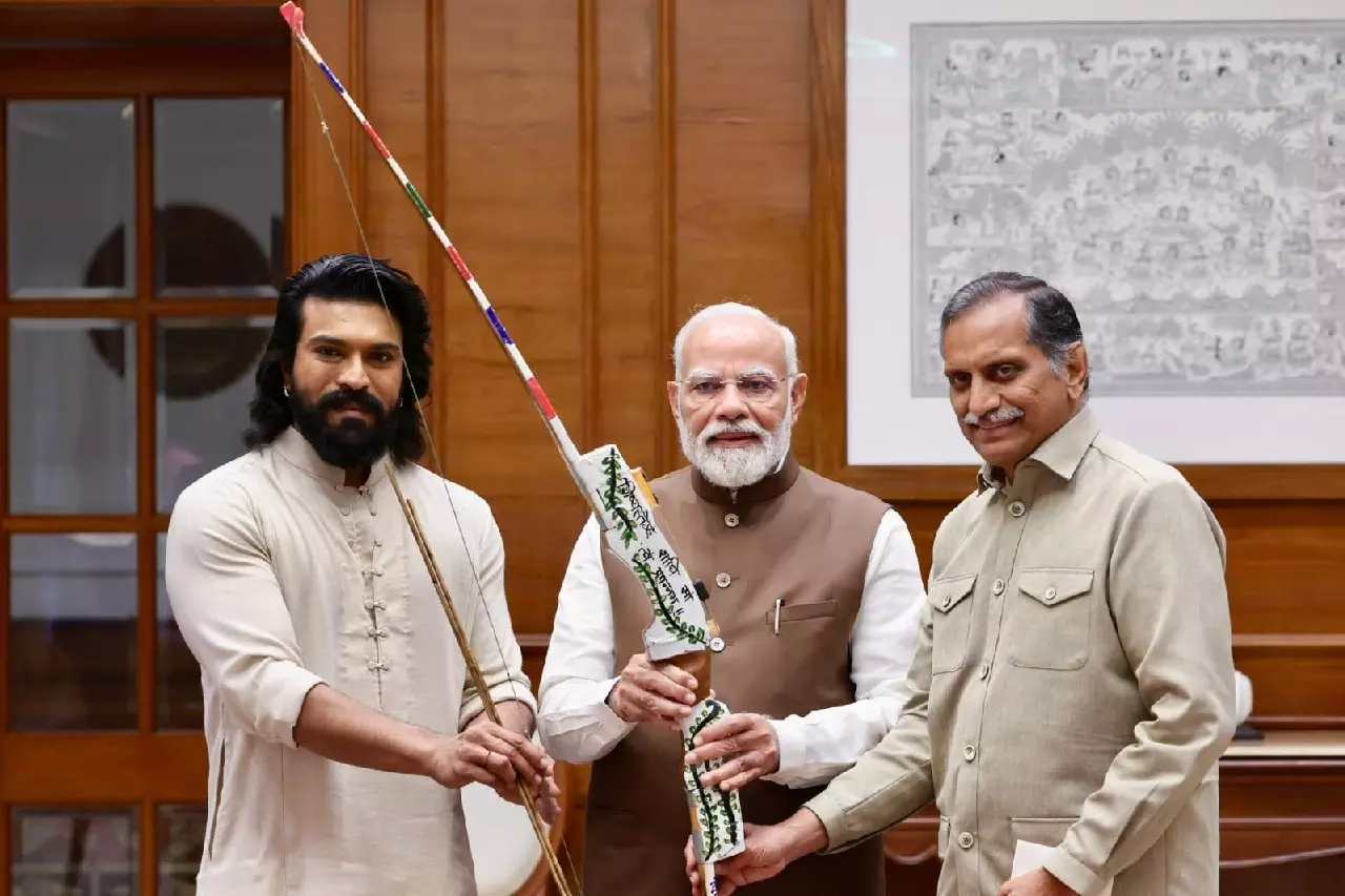 PM Modi ने तीरंदाजी को लोकप्रिय बनाने के प्रयासों के लिए अभिनेता राम चरण की सराहना की PM Modi ने तीरंदाजी को लोकप्रिय बनाने के प्रयासों के लिए अभिनेता राम चरण की सराहना की