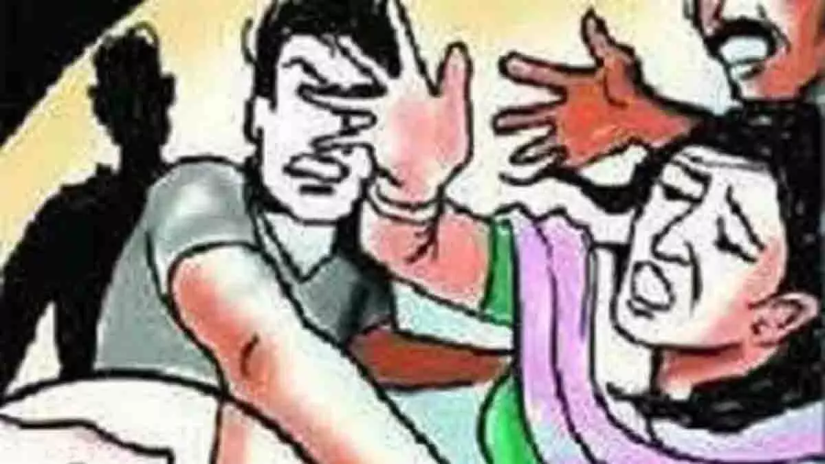 Sidhi: सरकारी जमीन पर झोपड़ी बनाने पर आदिवासी महिला की बेरहमी से पिटाई Sidhi: सरकारी जमीन पर झोपड़ी बनाने पर आदिवासी महिला की बेरहमी से पिटाई