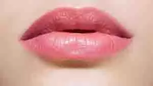 Beauty Tips: सर्दियों में होंठों की देखभाल के नुस्खे Beauty Tips: सर्दियों में होंठों की देखभाल के नुस्खे