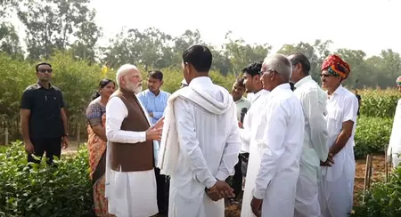 पीएम मोदी ने किसानों के लिए 35,000 करोड़ से अधिक की योजनाओं का किया शुभारंभ, कृषि में आत्मनिर्भरता पर जोर पीएम मोदी ने किसानों के लिए 35,000 करोड़ से अधिक की योजनाओं का किया शुभारंभ, कृषि में आत्मनिर्भरता पर जोर