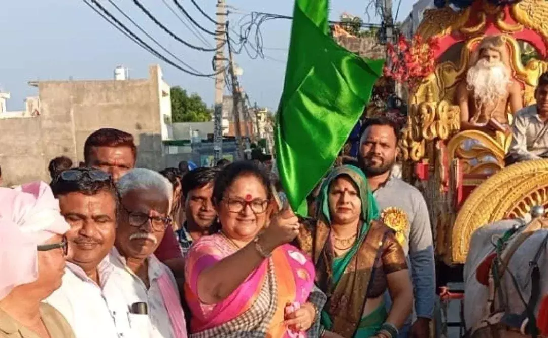Bisharatganj: धूमधाम के साथ निकली महर्षि वाल्मीकि शोभायात्रा Bisharatganj: धूमधाम के साथ निकली महर्षि वाल्मीकि शोभायात्रा