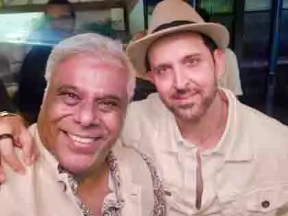 Ashish Vidyarthi ने 25 साल बाद ऋतिक रोशन से मुलाकात की Ashish Vidyarthi ने 25 साल बाद ऋतिक रोशन से मुलाकात की
